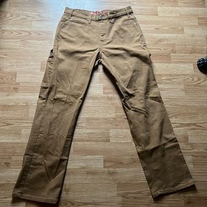 Flexible and durable 32x32 Dickies carpenter pants